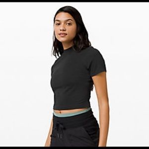 Kitsilano Lululemon mock crop shirt size 4.